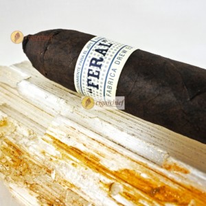 Drew Estate Cigars Liga Privada Unico Serie Feral Flying Pig Single Cigar Crystal Close