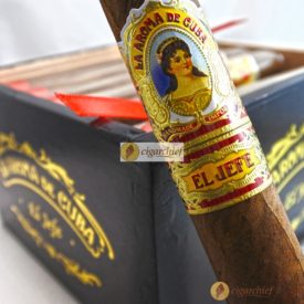 La Aroma de Cuba Cigars El Jefe Box of 24 Cigars Open Single Cigar in Front
