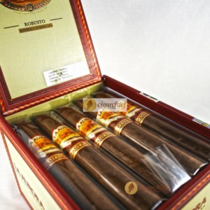 La Aurora Cigars Corojo 1962 Robusto Box of 20 Cigars Open Side