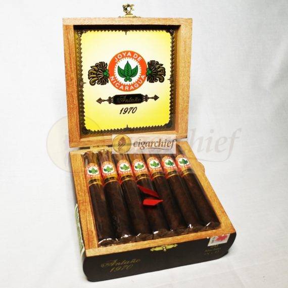 Joya de Nicaragua Cigars Añtano Machito Box of 20 Cigars Open