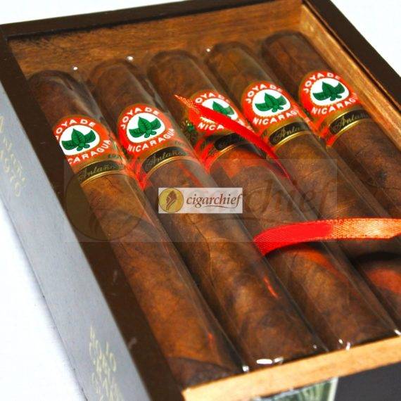 Joya de Nicaragua Cigars Añtano Robusto Grande Box of 10 Cigars Open Side