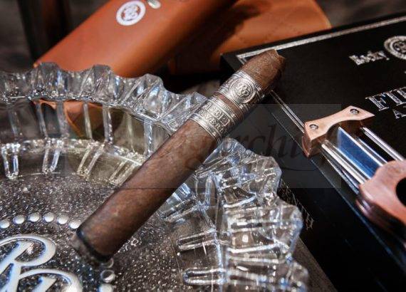 Rocky Patel Cigars 15th Anniversary Robusto Single Cigar Crystal Ashtray