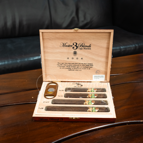 Oliva Master Blends 3 4 Cigar Sampler with Cutter